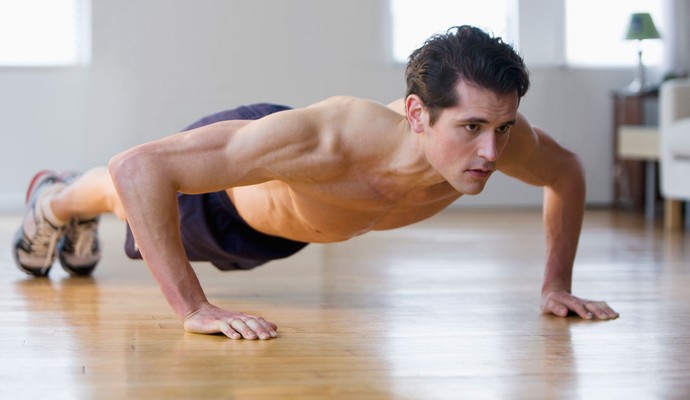 homem flexão 5 + eu atleta (Foto: Getty Images)
