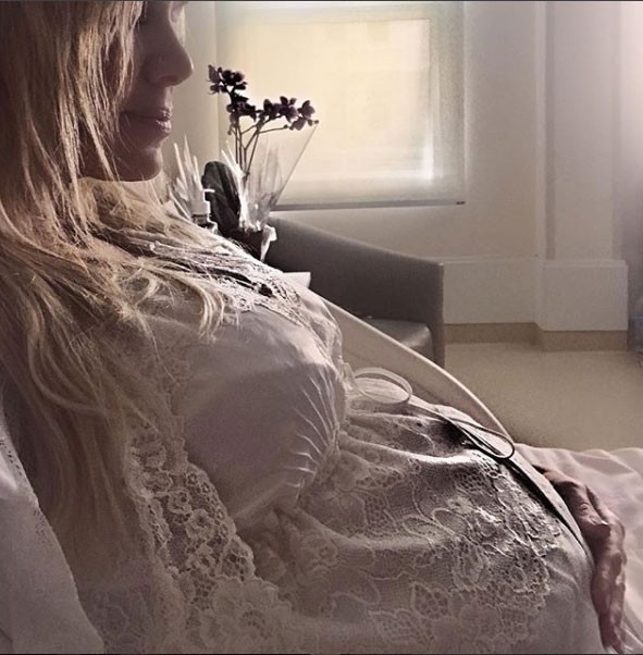 Eliana no hospital (Foto: Reprodução - Instagram)