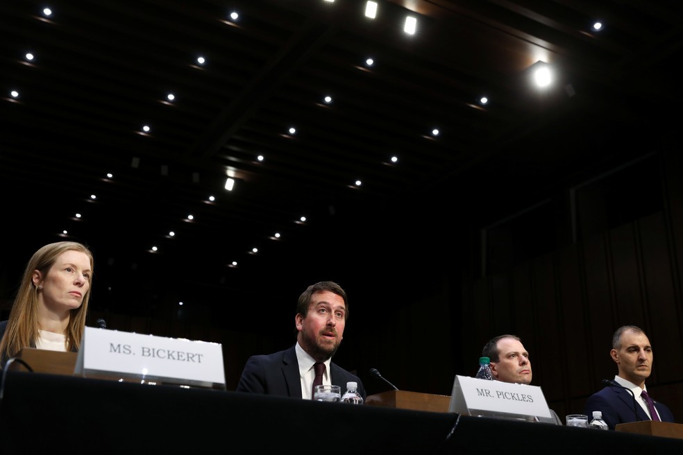 Executivos de Google, Facebook e Twitter participam de audiência no Senado dos EUA. — Foto:  REUTERS/Jonathan Ernst