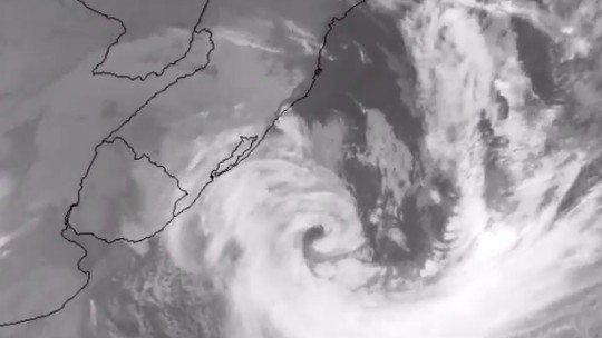 ‘Ciclone bomba’ provoca ventos de até 130 km/h no Sul nesta quarta