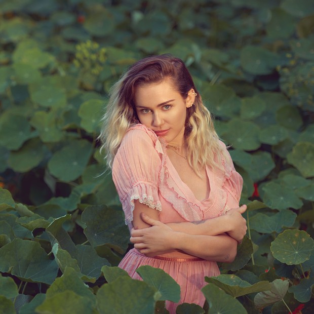 Miley Cyrus na revista Billboard (Foto: Reprodução)