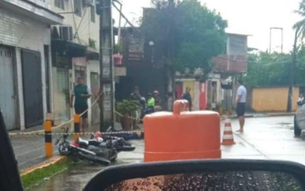 Acidente de moto deixou dois mortos no Recife — Foto: Reprodução/WhatsApp