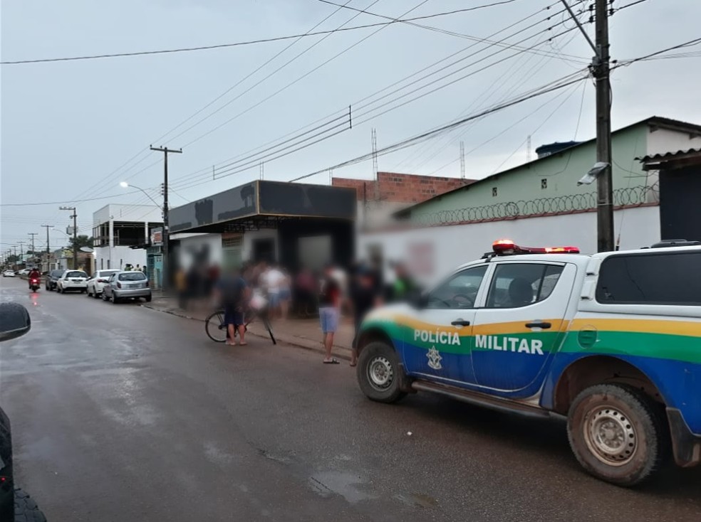 Briga e crime que envolveu agente penitenciário e namorada aconteceu na tarde deste domingo (13), em Porto Velho — Foto: Marcelo Winter/Rede Amazônica