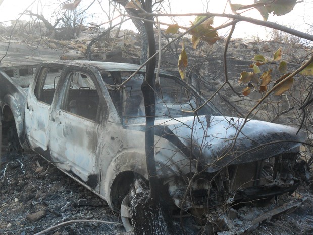 Picape pegou fogo após o acidente no interior do Piauí (Foto: FnNoticias.com.br)