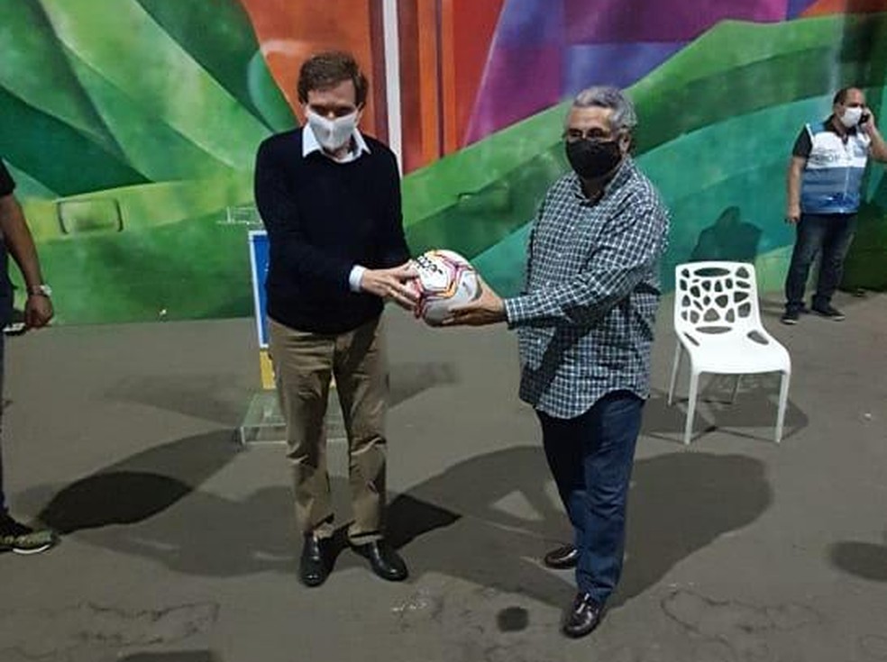 Sem Botafogo e Fluminense, clubes se reúnem com Crivella e projetam Carioca sem público em junho