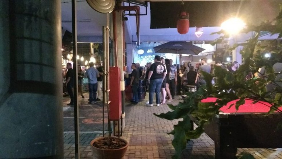 Locais foram flagrados com lotação excessiva, desrespeitando as normas de distanciamento — Foto: Divulgação/ Prefeitura de Sorocaba