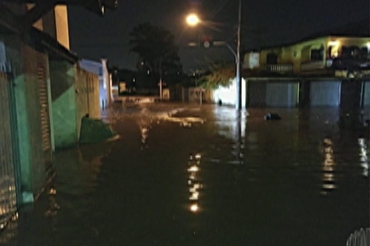 Chuva Inunda Casas Em Itaquaquecetuba Mogi Das Cruzes E Suzano G1 