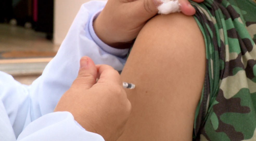 Demais cidades da região mantêm vacinação contra Covid-19 para pessoas acima de 30 anos — Foto: Reprodução/EPTV 