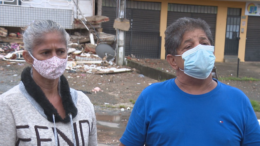 Neide Lira, que acionou o Corpo de Bombeiros antes de prédio cair no DF, ao lado do marido Rabib Baragchum — Foto: TV Globo/Reprodução