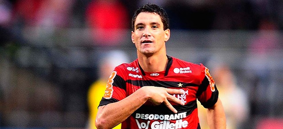 Thiago Neves cobra direitos de arena da passagem pelo Flamengo em 2011 — Foto: Marcos Ribolli/GloboEsporte.com