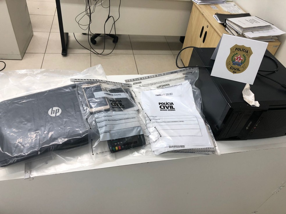 Computadores, joias e aparelhos de celular foram apreendidos na Operação Imitatore — Foto: Ascom/Polícia Civil de Alagoas
