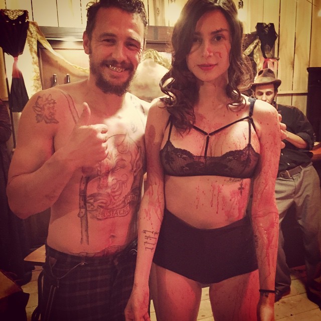 Thaila e James Franco nas filmagens (Foto: Reprodução/Instagram)