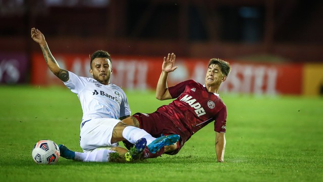 Matheus Henrique em Lanús x Grêmio pela Sul-Americana