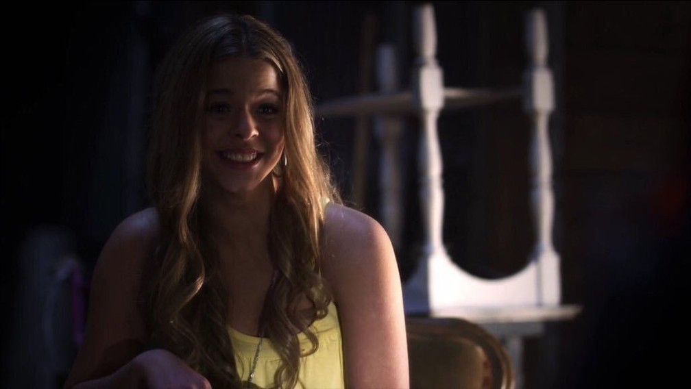 Sasha Pieterse no primeiro epísódio de 'Pretty Little Liars' — Foto: Divulgação
