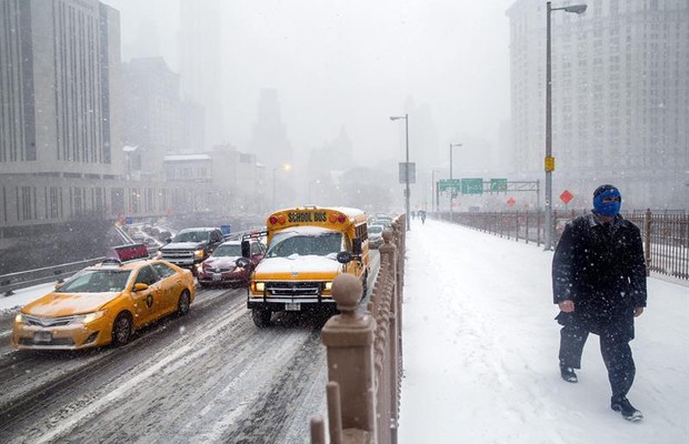 Nova York enfrenta uma de suas maiores tempestades de neve da história (Foto: Agência EFE)
