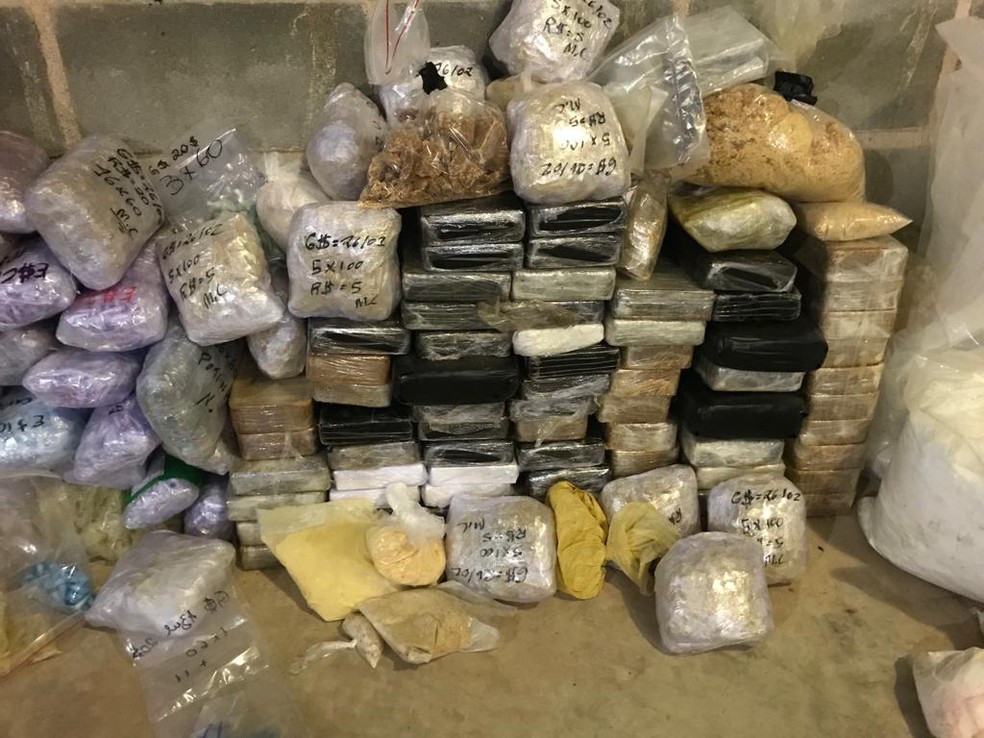 Grande quantidade de maconha, cocaína e crack é apreendida em Pilar do Sul  — Foto: BAEP/ Divulgação 