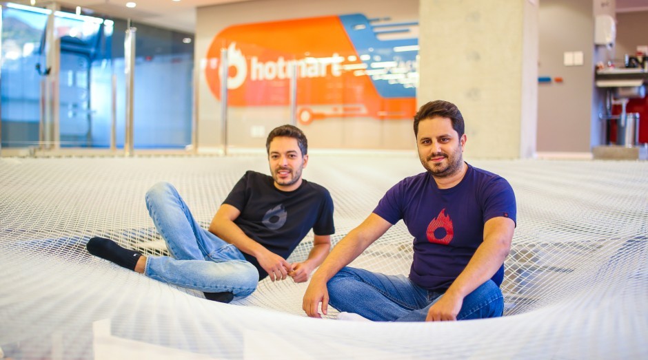 Mateus Bicalho e João Pedro Resende, da Hotmart (Foto: Hotmart/Divulgação)