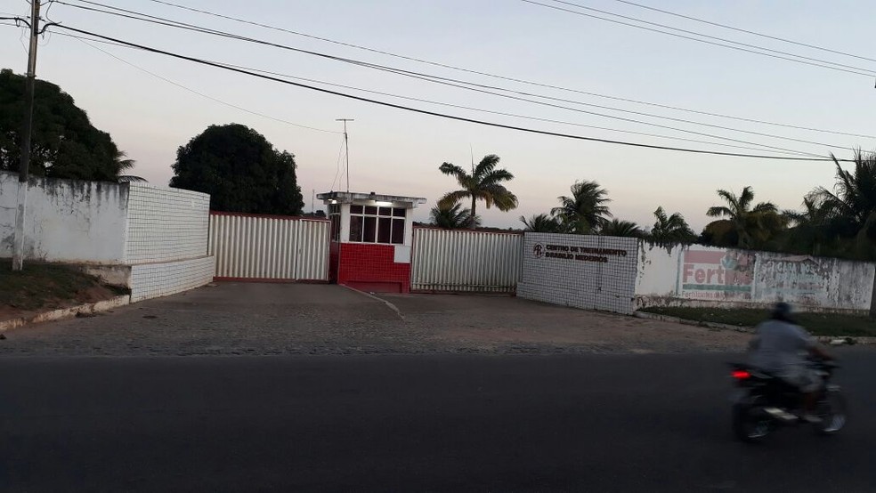 Com portões do CT Abílio de Medeiros fechados, América-RN não permitiu entrada da imprensa e torcedores durante atividade  (Foto: Victor Lyra/Inter TV Cabugi)