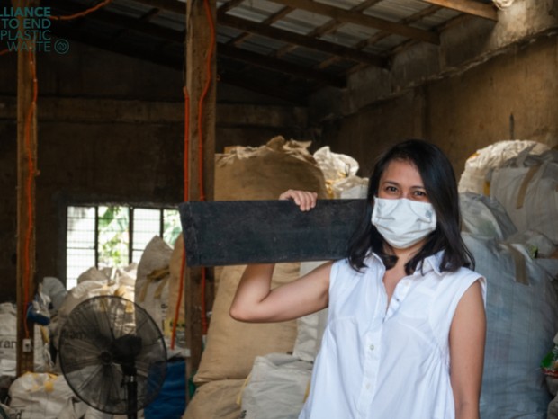 Nas Filipinas, empresa coleta e transforma resíduos plásticos em materiais de construção (Foto: Divulgação)