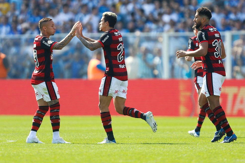 Cebolinha, Pedro e Pablo comemoram gol do Flamengo — Foto: Divulgação: Gilvan de Souza/Flamengo
