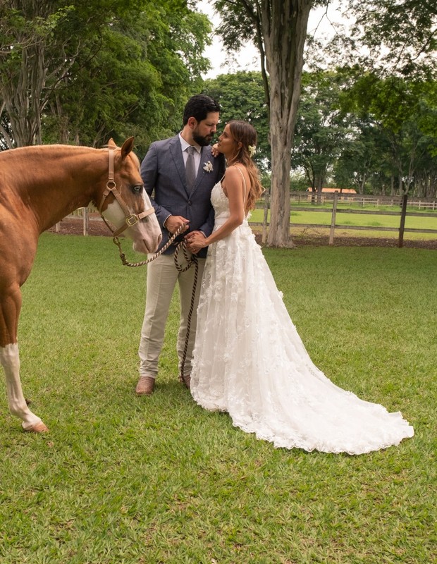 Sorocaba e Biah Rodrigues se casam no interior de SP (Foto: Ackley Serrano)