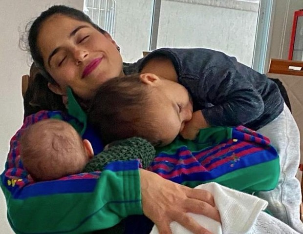 Camilla Camargo e os filhos (Foto: Reprodução do Instagram)