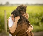 Chay Suede e Adriana Esteves em cena de 'Amor de mãe' | Reprodução