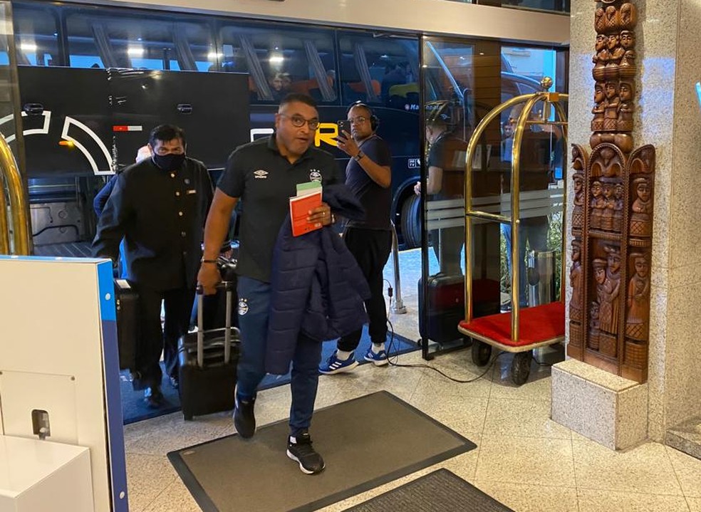 Roger Machado aposta na experiência para voltar a vencer na Série B