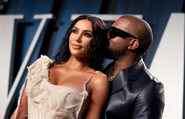 BEVERLY HILLS, CALIFORNIA - FEBRUARY 09: Kim Kardashian West and Kanye West attend the 2020 Vanity Fair Oscar Party hosted by Radhika Jones at Wallis Annenberg Center for the Performing Arts on February 09, 2020 in Beverly Hills, California. (Photo by Ric (Foto: Getty Images for Vanity Fair)