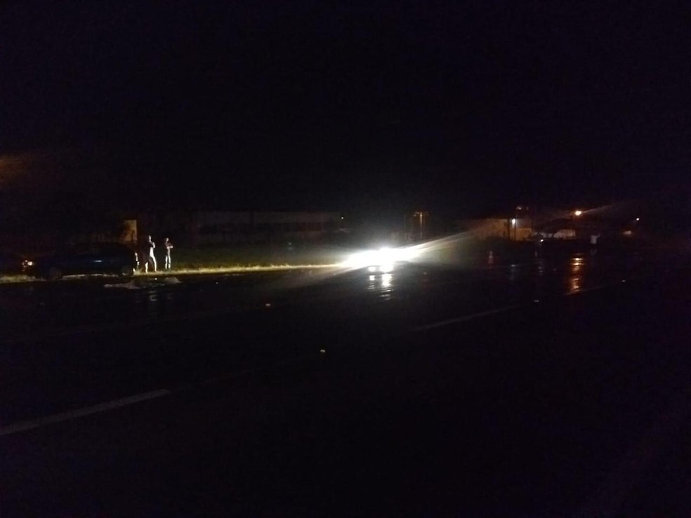 Mulher morre atropelada ao tentar atravessar rodovia em Paraguaçu Paulista — Foto: The Brothers/Divulgação
