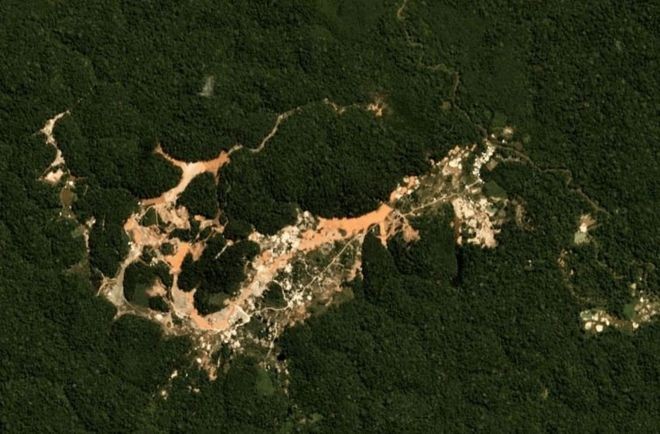 Garimpo na região do rio Cupixi, nas proximidades da Terra Indígena Wajãpi, no Amapá (Foto: PLANET LABS)