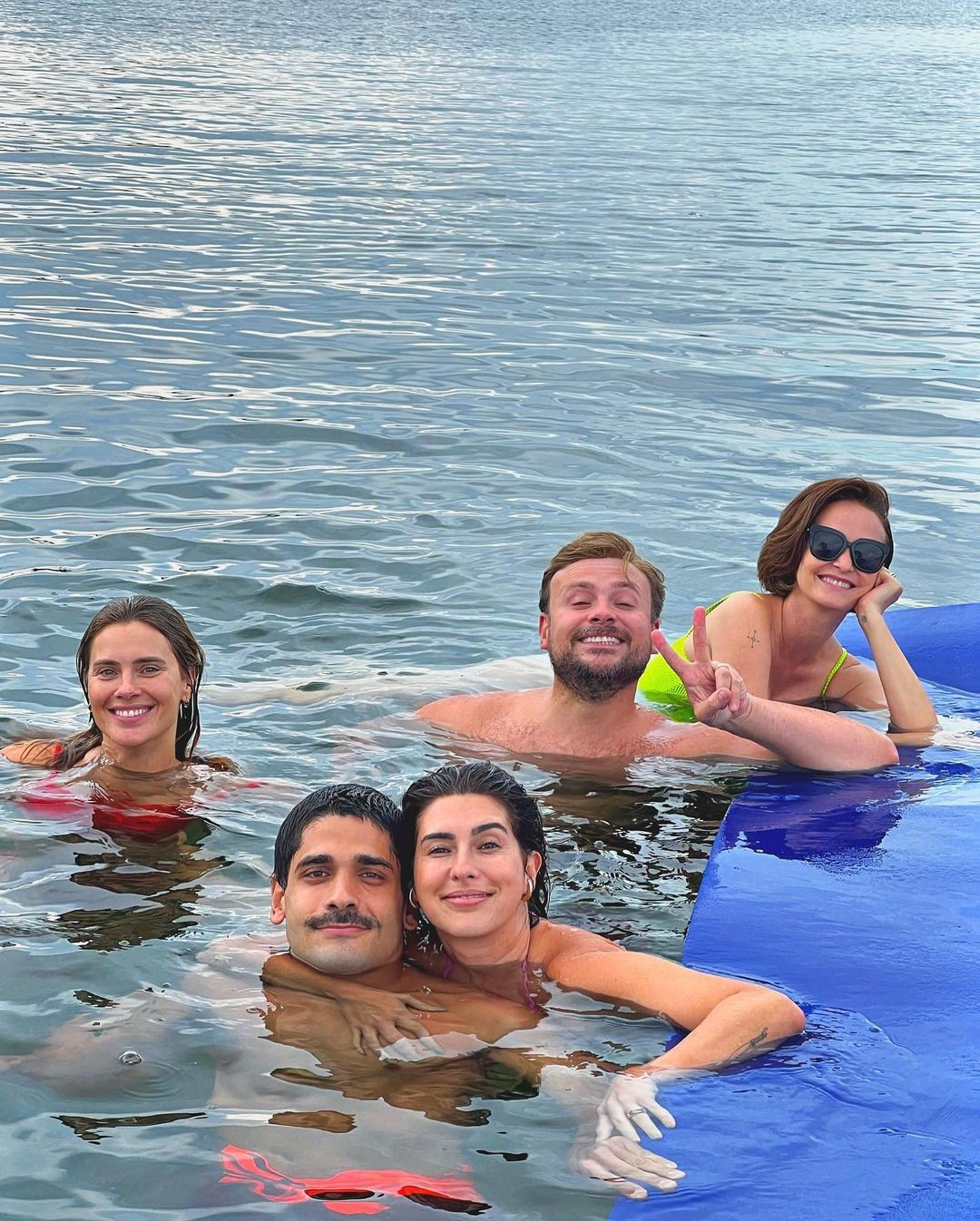 Fernanda Paes Leme aproveitou o calor para um mergulho ao lado dos amigos (Foto: Reprodução/Instagram)