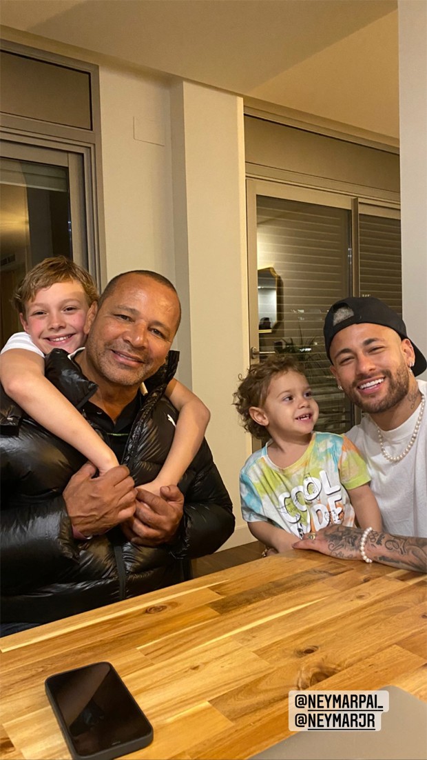 Neymar e Valentin, filho de Carol Dantas e Vinícius Martinez (Foto: Reprodução / Instagram)