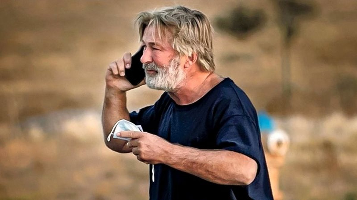 Alec 1st earl baldwin of bewdley entrega celular à polícia em investigação sobre morte em set de ‘Rust’ | Cinema