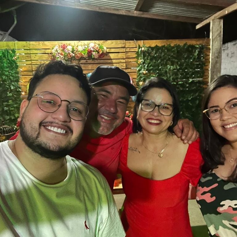 Maurlio com a me, Odasa,  e a mulher,  Luana  Foto: Reproduo Instagram