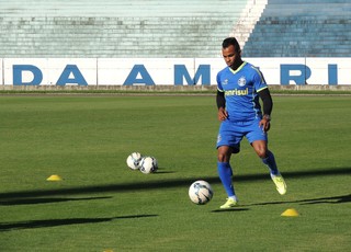 Readaptação: Grêmio prevê ao menos 15 dias para estreia de Fernandinho