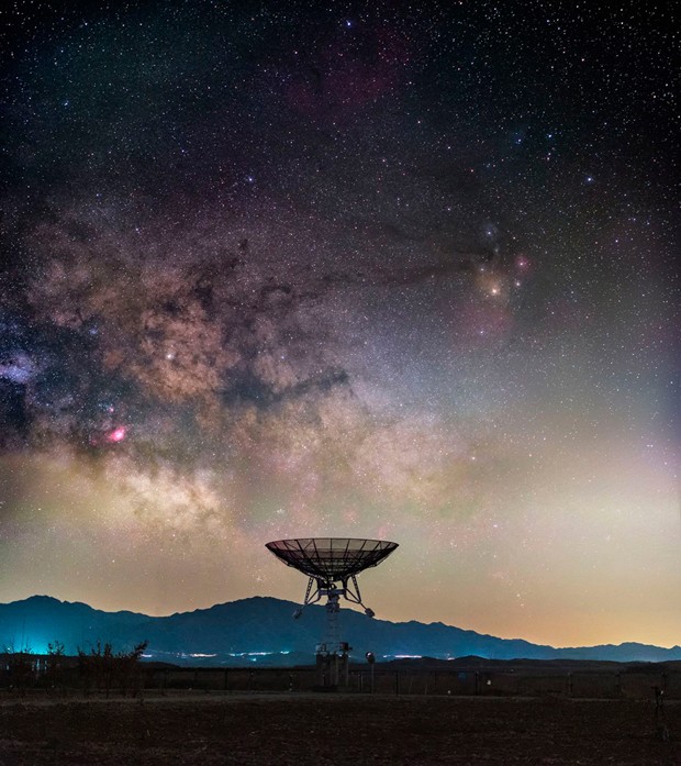 Via Láctea vista acima do Observatório da China, no subúrbio de Pequim (Foto: Haitong You/Reprodução)