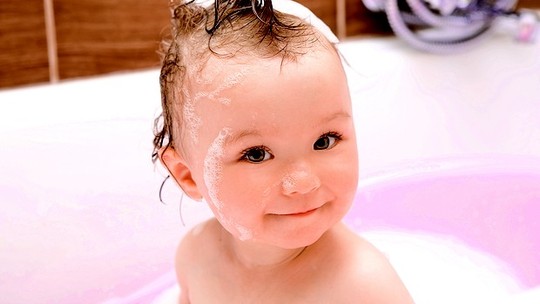 Pode usar sabonete para lavar o cabelo das crianças?