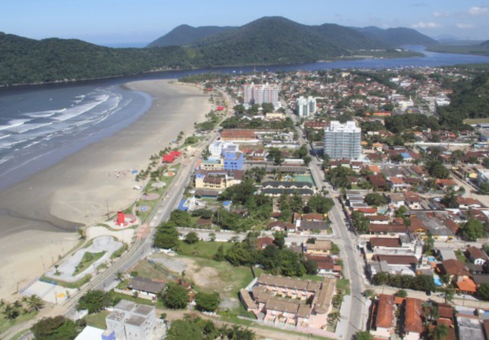 Serviços emergenciais da Sabesp interditam rua em Bertioga nesta segunda-feira — Foto: Divulgação/Prefeitura de Bertioga