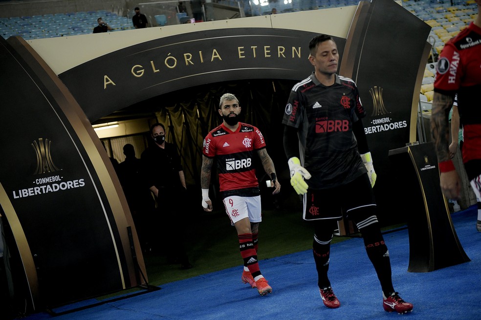 Gabigol e Diego Alves - Flamengo x Vélez Sarsfield - Libertadores 2021 — Foto: Staff Images/Conmebol
