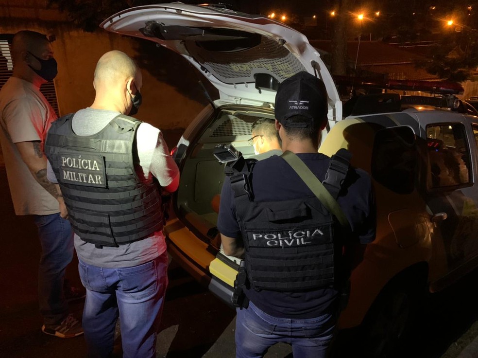 Homem foi preso no fim da noite de quinta-feira (25) suspeito de matar comerciante em SC — Foto: Polícia Civil/Divulgação
