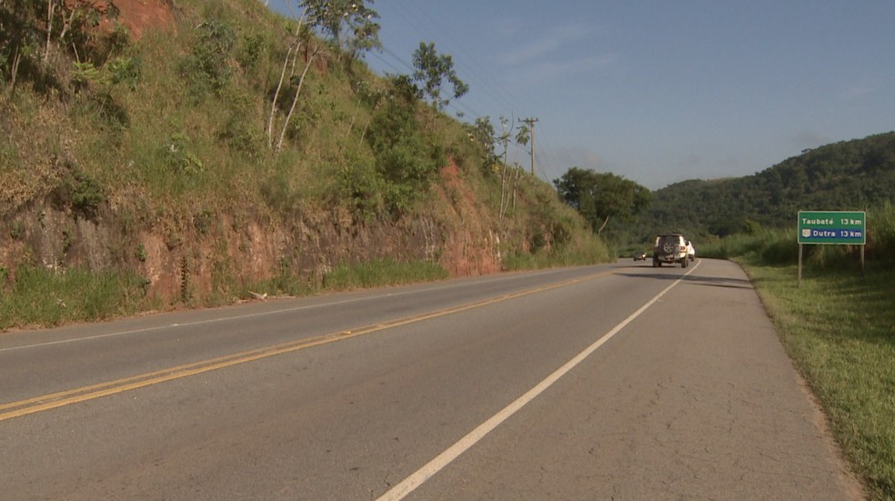 Dois morrem após batida entre moto e carro na Oswaldo Cruz em Taubaté, SP |  Vale do Paraíba e Região | G1