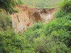 Chuva abre cratera em estrada de Cordeiro, RJ, e via é interditada