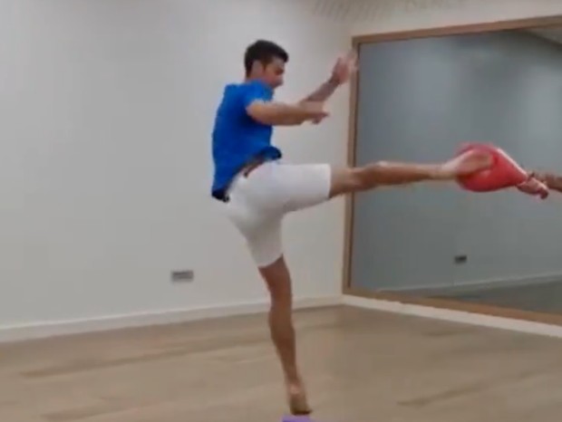 Novak Djokovic treinando capoeira (Foto: Reprodução / Instagram)