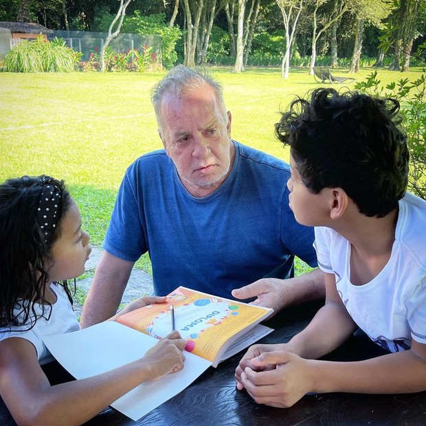 Luiz Fernando Guimarães com Dante e Olívia, seus filhos com Adriano Medeiros (Foto: Reprodução/Instagram)