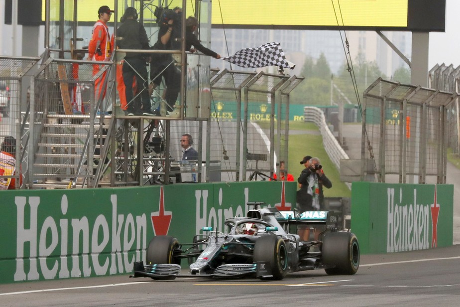 Lewis Hamilton vence na China o GP 1000 da FÃ³rmula 1 e assume lideranÃ§a do campeonato