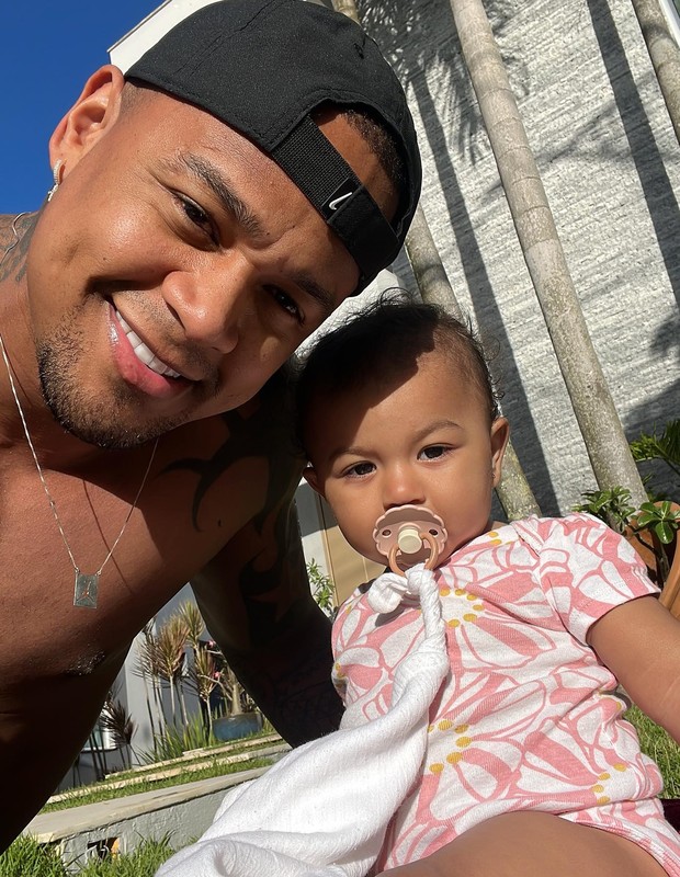 Léo Santana e a filha, Liz (Foto: Reprodução/Instagram)