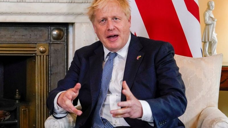 Boris Johnson 'sobrevive' a voto de desconfiança que poderia tirá-lo do cargo (Foto: Reuters via BBC News)