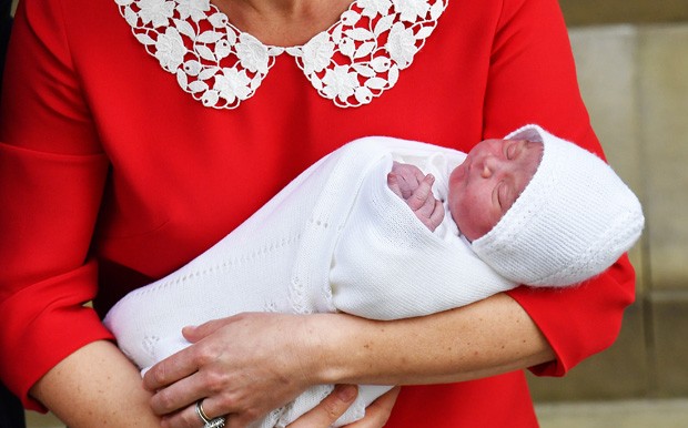 LONDON, ENGLAND - APRIL 23:  Catherine, Duchess of Cambridge departs the Lindo Wing with her newborn son at St Mary's Hospital on April 23, 2018 in London, England. The Duchess safely delivered a boy at 11:01 am, weighing 8lbs 7oz, who will be fifth in li (Foto: Getty Images)