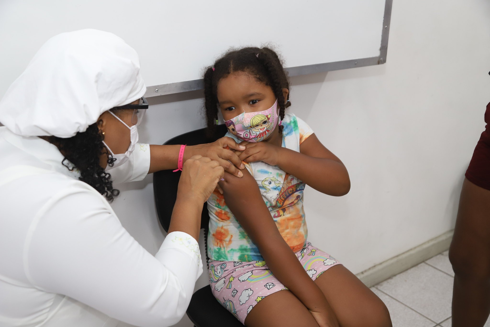 Vacina contra Covid-19 é aplicada em 656 crianças entre 5 a 11 anos em Lauro de Freitas, na Região Metropolitana de Salvador 